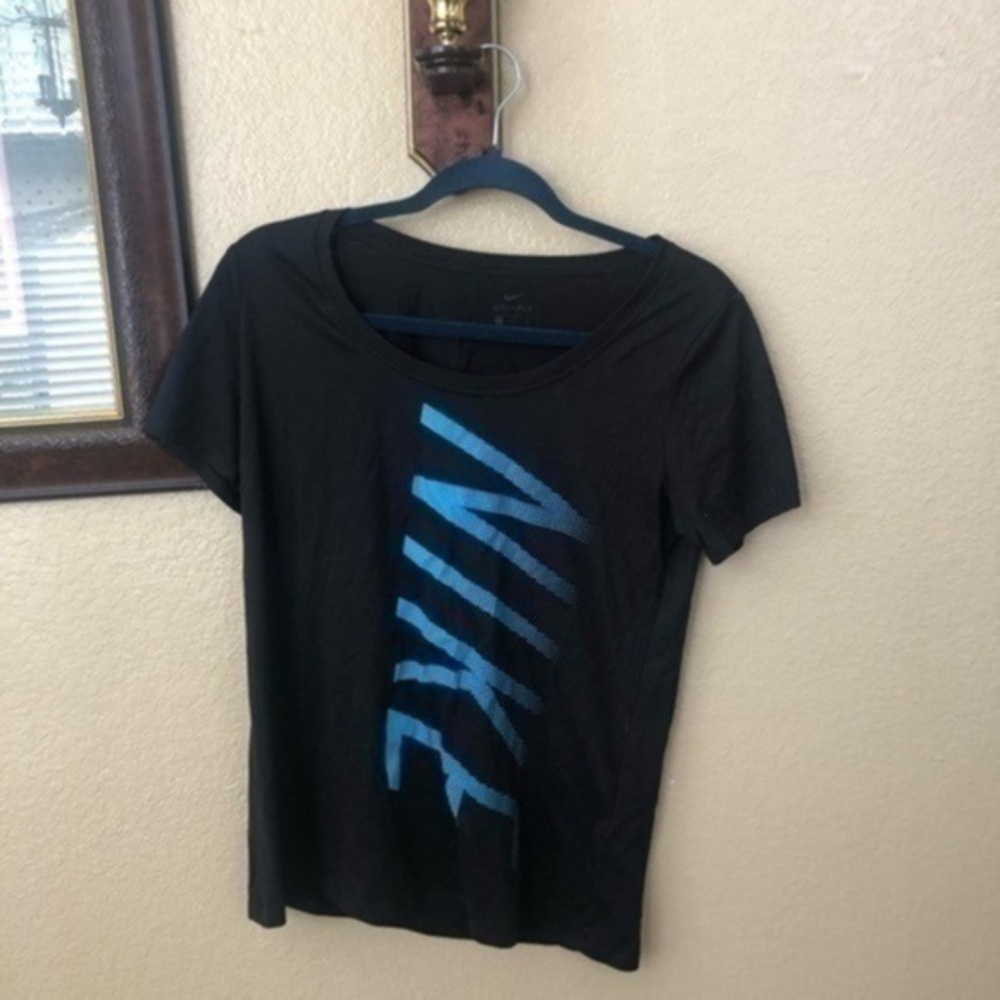 Woman’s Nike Blouse Size Medium